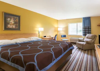 Super 8 by Wyndham Medina hotel thumbnail 6