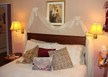 Rocking Horse Inn hotel thumbnail 3