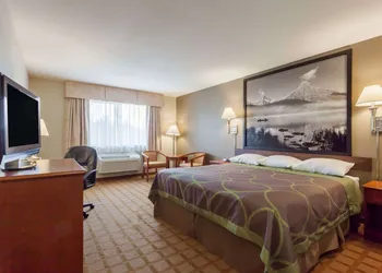 Super 8 by Wyndham Abbotsford BC hotel thumbnail 3