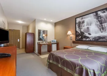 Super 8 by Wyndham Abbotsford BC hotel thumbnail 4