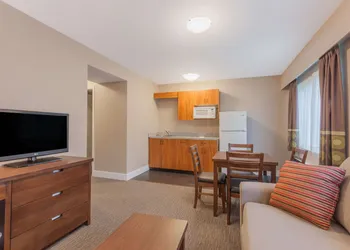 Super 8 by Wyndham Abbotsford BC hotel thumbnail 7