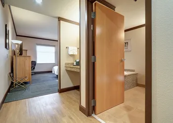 Dimond Center Hotel hotel thumbnail 8