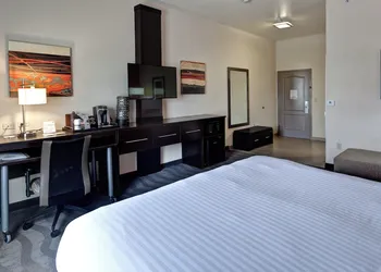 Holiday Inn Express & Suites Wichita Northwest by IHG hotel thumbnail 5