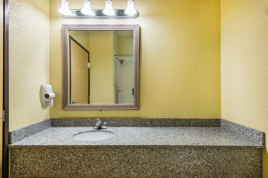 Holiday Inn Express Hotel & Suites El Dorado, Kansas by IHG hotel detail image 2
