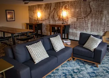 DoubleTree by Hilton Hotel Wichita Airport hotel thumbnail 4