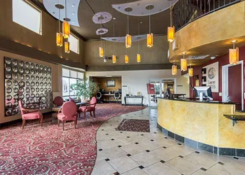 Comfort Suites Airport hotel thumbnail 2