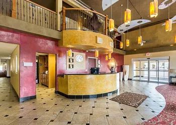 Comfort Suites Airport hotel thumbnail 4