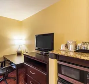 Comfort Suites Airport hotel detail image 5