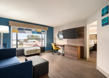 Holiday Inn Express McDonough by IHG hotel thumbnail 7