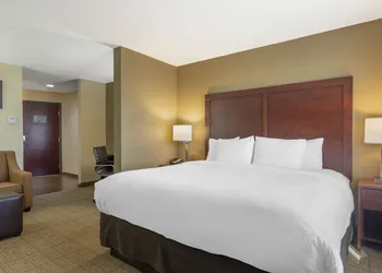 Comfort Suites Locust Grove Atlanta South hotel thumbnail 7