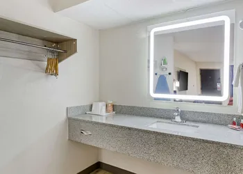 Econo Lodge Augusta, Downtown hotel thumbnail 7