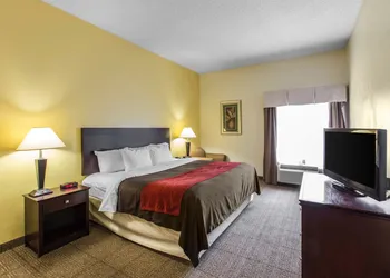 Comfort Inn & Suites Thomson hotel thumbnail 5