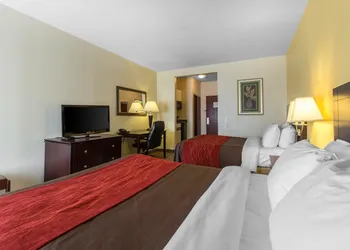 Comfort Inn & Suites Thomson hotel thumbnail 8