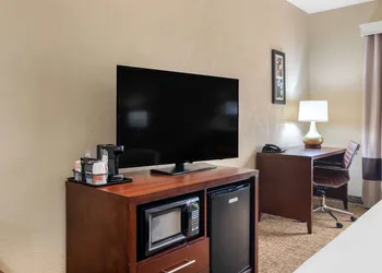 Comfort Inn & Suites Griffin North hotel thumbnail 7