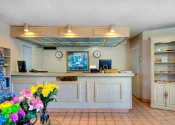 Days Inn & Suites by Wyndham Mountain View hotel thumbnail 4