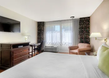Days Inn & Suites by Wyndham Mountain View hotel thumbnail 8
