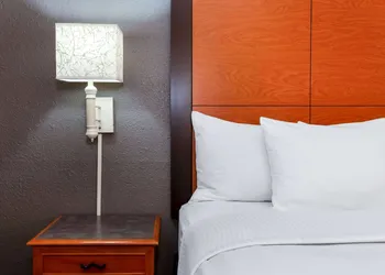 La Quinta Inn by Wyndham Laredo I-35 hotel thumbnail 4