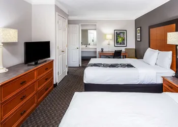 La Quinta Inn by Wyndham Laredo I-35 hotel thumbnail 6