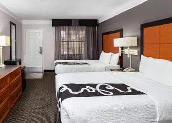 La Quinta Inn by Wyndham Laredo I-35 hotel thumbnail 7