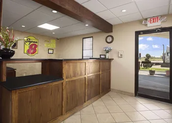 Super 8 by Wyndham Amarillo hotel thumbnail 2