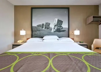 Super 8 by Wyndham Amarillo hotel thumbnail 4