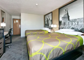 Super 8 by Wyndham Amarillo hotel thumbnail 8