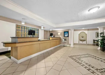 Howard Johnson by Wyndham Columbus Fort Moore hotel thumbnail 2