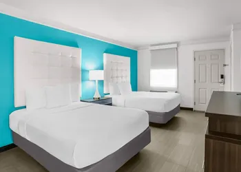Howard Johnson by Wyndham Columbus Fort Moore hotel thumbnail 4