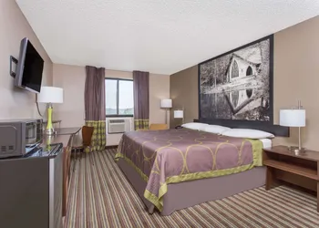 Super 8 by Wyndham Columbus Airport hotel thumbnail 4