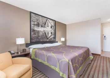 Super 8 by Wyndham Columbus Airport hotel thumbnail 6