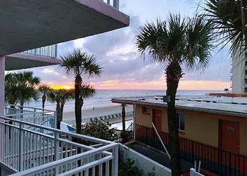 Flamingo Inn Beachfront hotel thumbnail 7