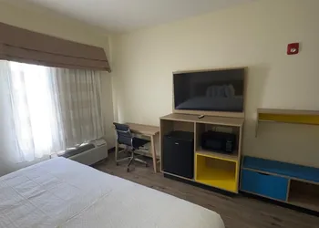Days Inn by Wyndham McDonough hotel thumbnail 6