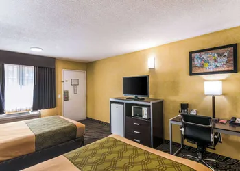 Econo Lodge Hesperia - Victorville I-15 hotel thumbnail 4