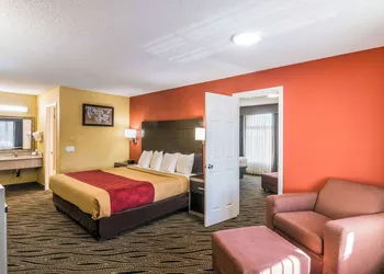 Econo Lodge Hesperia - Victorville I-15 hotel thumbnail 5