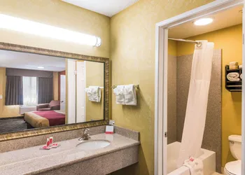 Econo Lodge Hesperia - Victorville I-15 hotel thumbnail 7