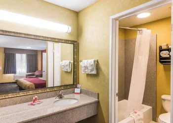 Econo Lodge Hesperia - Victorville I-15 hotel thumbnail 7