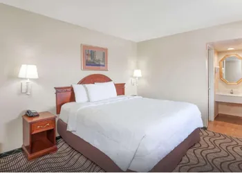 Tri City Inn hotel thumbnail 2
