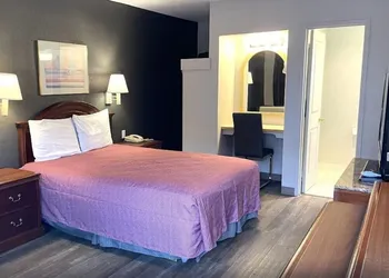 Downtown Inn hotel thumbnail 6