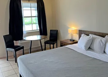 Red Carpet Inn - Houma LA hotel thumbnail 5