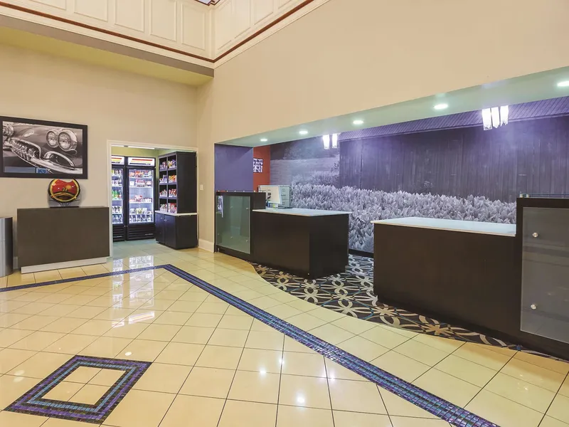 La Quinta Inn & Suites by Wyndham Bowling Green hotel detail image 2