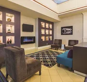 La Quinta Inn & Suites by Wyndham Bowling Green hotel detail image 3