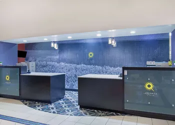 La Quinta Inn & Suites by Wyndham Bowling Green hotel thumbnail 4