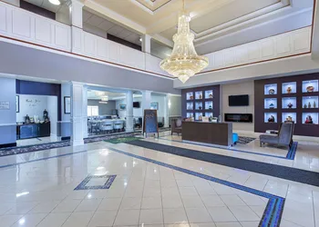 La Quinta Inn & Suites by Wyndham Bowling Green hotel thumbnail 6