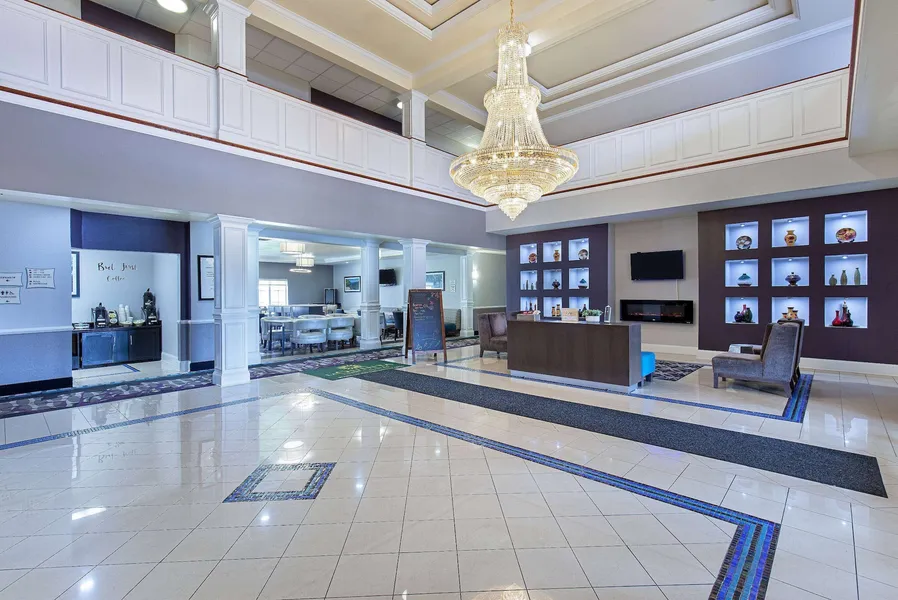 La Quinta Inn & Suites by Wyndham Bowling Green hotel detail image 6