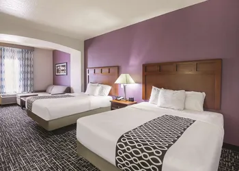 La Quinta Inn & Suites by Wyndham Bowling Green hotel thumbnail 8