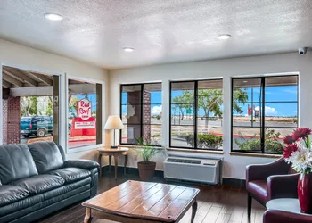 Red Roof Inn Palmdale - Lancaster hotel thumbnail 3
