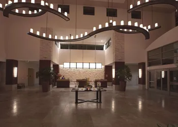 Embassy Suites Palmdale hotel thumbnail 3