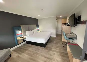 The Midtowner Hotel, SureStay Collection by Best Western hotel thumbnail 8