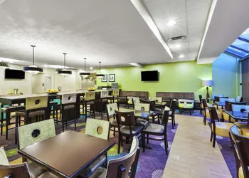 Hampton Inn Clinton hotel thumbnail 2