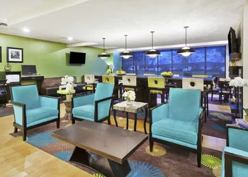 Hampton Inn Clinton hotel thumbnail 3